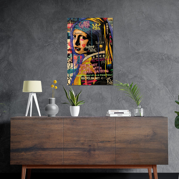 GIRL WITH EARRING - Deskyou Platina